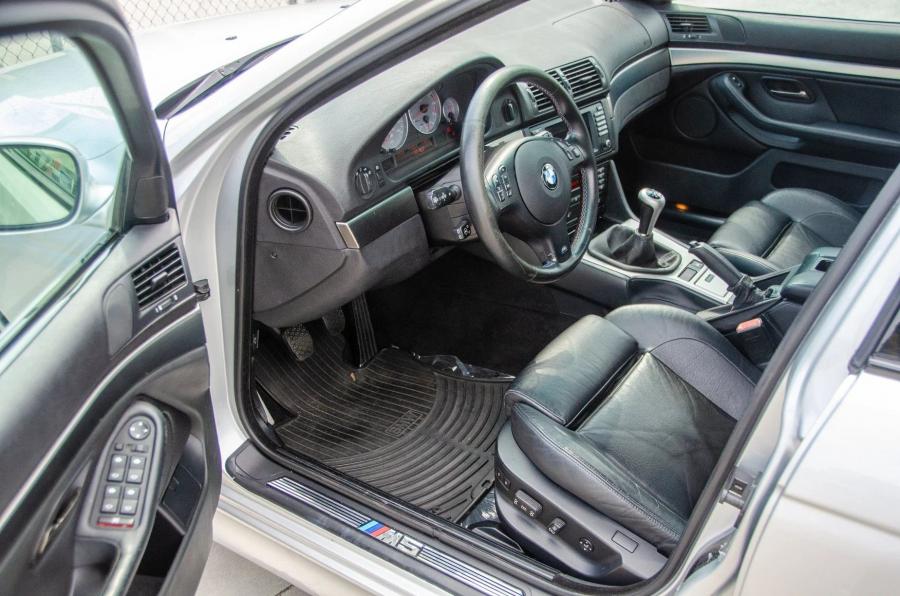 Интерьер BMW M5 (E39) 2003 года  (фото 132 из 148)